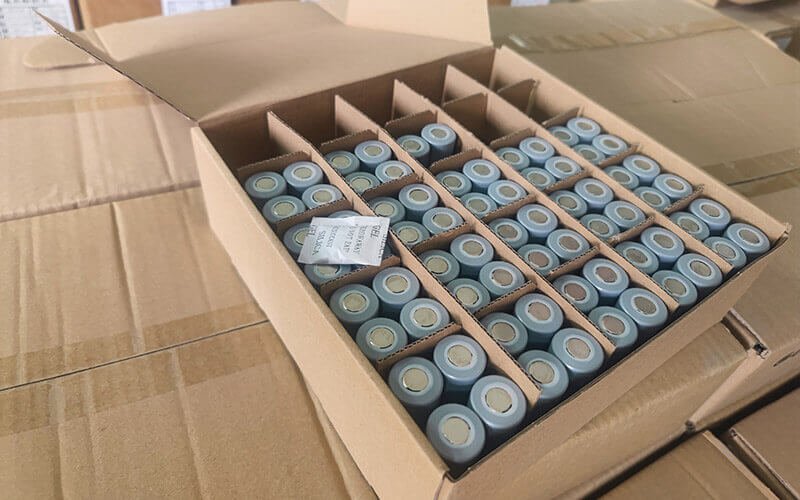 Large Stock of TENMAX 32700 Lithium Batteries